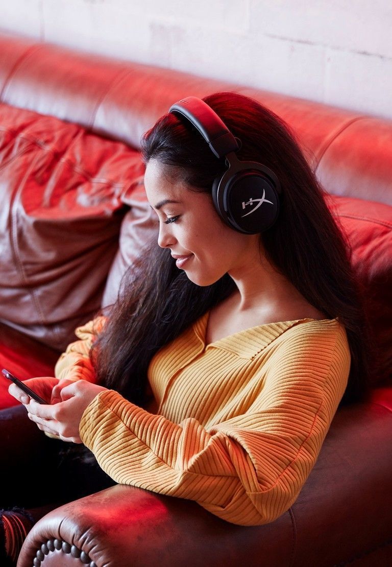 HyperX extiende alianzas con embajadores de marca: La popular variety streamer Valkyrae y el jugador de la NFL JuJu Smith-Schuster