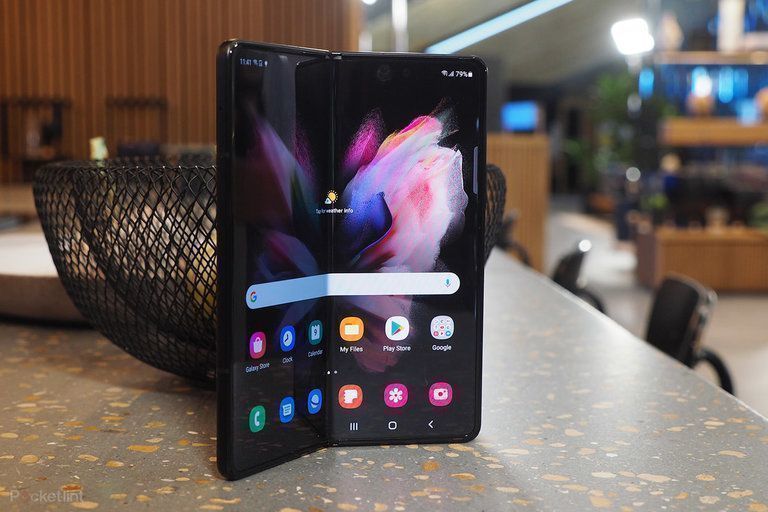 Galaxy Z Fold3 5G es el primer smartphone plegable del mundo con cámara debajo la pantalla