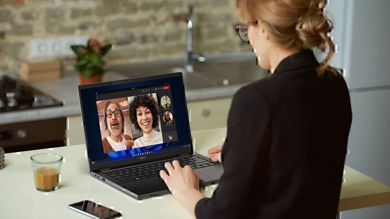 Acer lanza la nueva línea de laptops empresariales TravelMate para fuerzas de trabajo híbridas