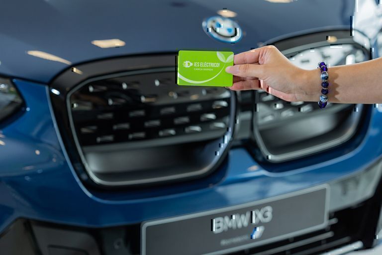 BMW y MINI entregarán a compradores de vehículos eléctricos tarjeta para el uso de cargadores rápidos del ICE