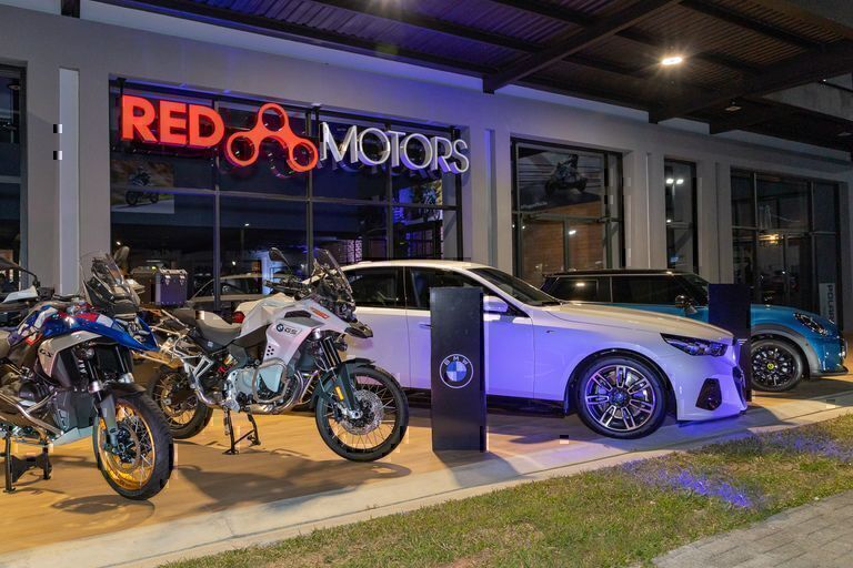 BMW es la marca de vehículos de lujo de combustión y eléctricos más vendida en Costa Rica