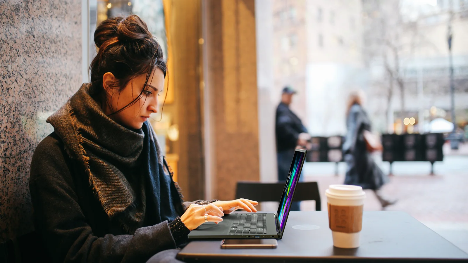 Personajes famosos a los que les encantaba trabajar en un Coffee Shop: Picasso's Napkin y J.K. La mesa de Rowling