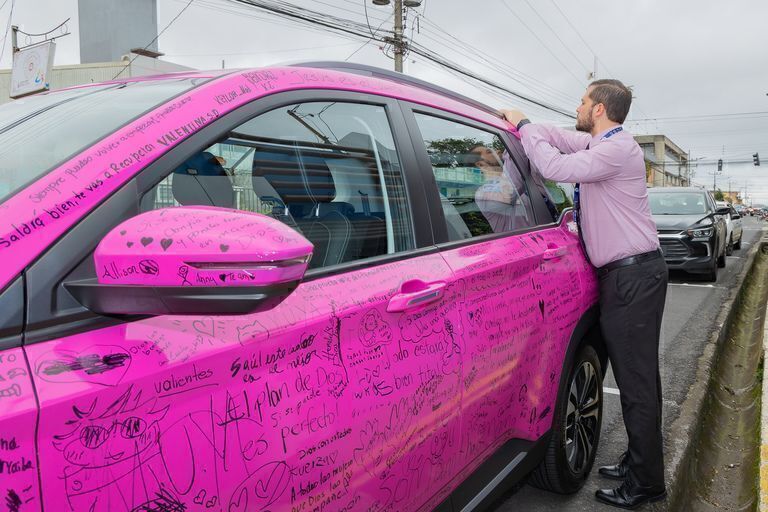 Chevrolet dona sillones clínicos a la unidad de quimioterapia del Hospital Maximiliano Peralta