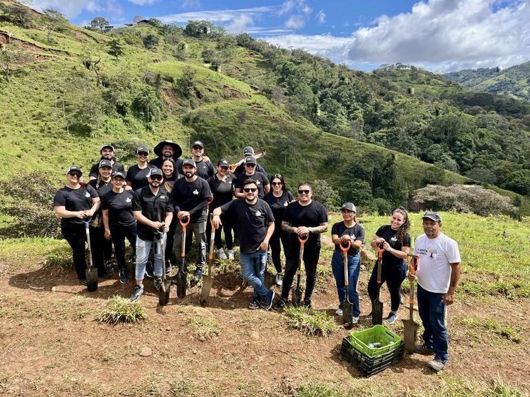 Chevrolet planta 100 árboles nativos en Puriscal para crear un  futuro más verde
