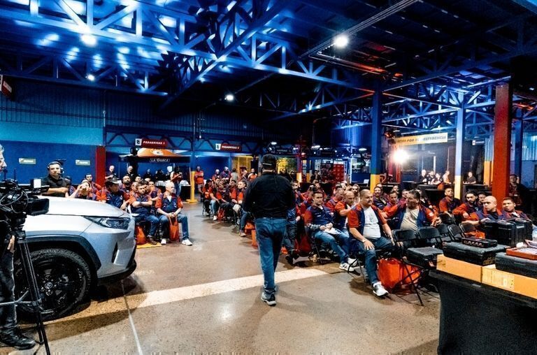 Talleristas fortalecen su capacidad técnica y de servicio con tecnología líder para responder a la alta demanda del sector automotriz del país