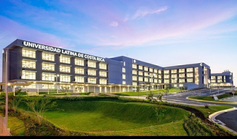 ULATINA abre convocatoria nacional para premiar 45 mentes más brillantes del país