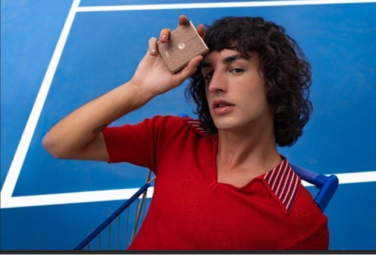 Llegó la nueva generación del motorola razr con el teléfono plegable más potente del mundo,1 elevando cada experiencia con moto ai