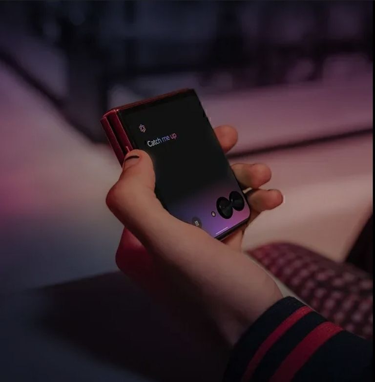 moto ai lanza nuevas experiencias y colaboraciones con líderes en IA, dando a los usuarios la posibilidad de elegir