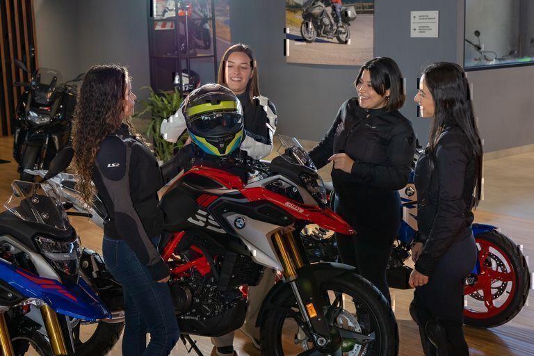 Ocho de cada diez mujeres motociclistas dicen haber sido juzgadas o subestimadas por su género