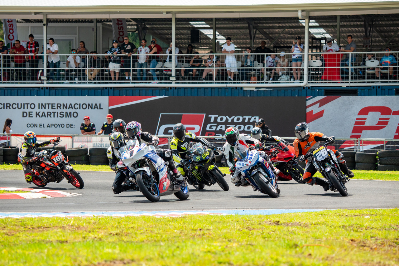 Gran ambiente y emocionantes duelos en la quinta fecha del AMA Superbike de Baja Cilindrada