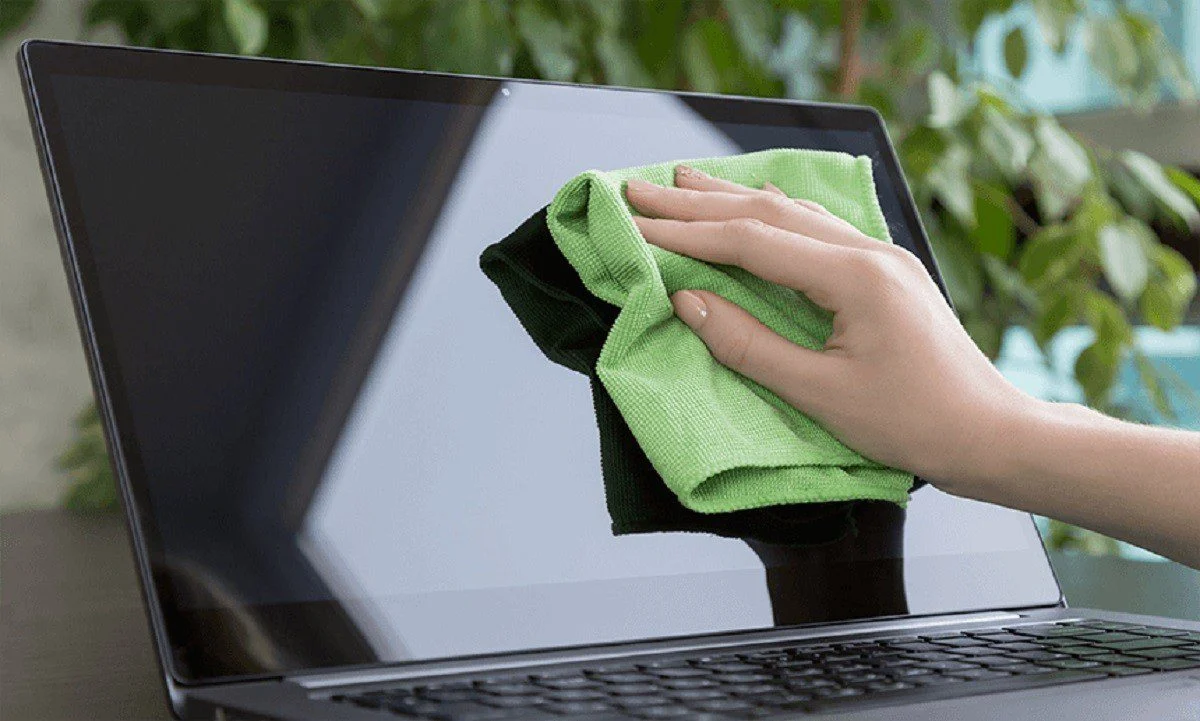 Cómo limpiar correctamente la pantalla de su computadora sin dañarla