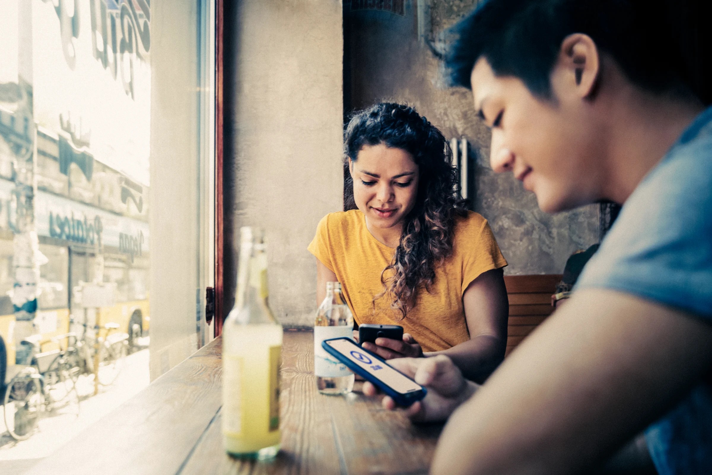 La confianza y la seguridad impulsan la adopción de remesas digitales en América Latina