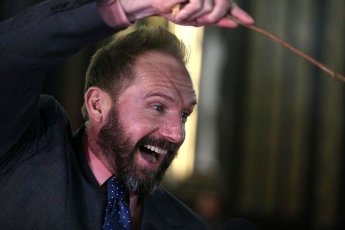 Ralph Fiennes regresaría como Voldemort