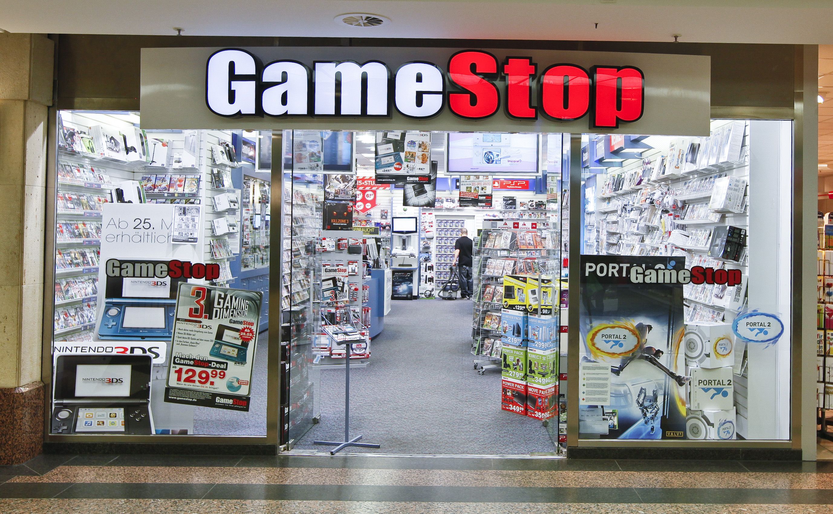 Se roban los juegos del basurero de GameStop y se los re-venden