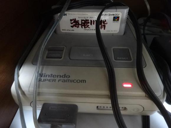 Un usuario mantiene su SNES encendido por 20 años para evitar perder su partida guardada