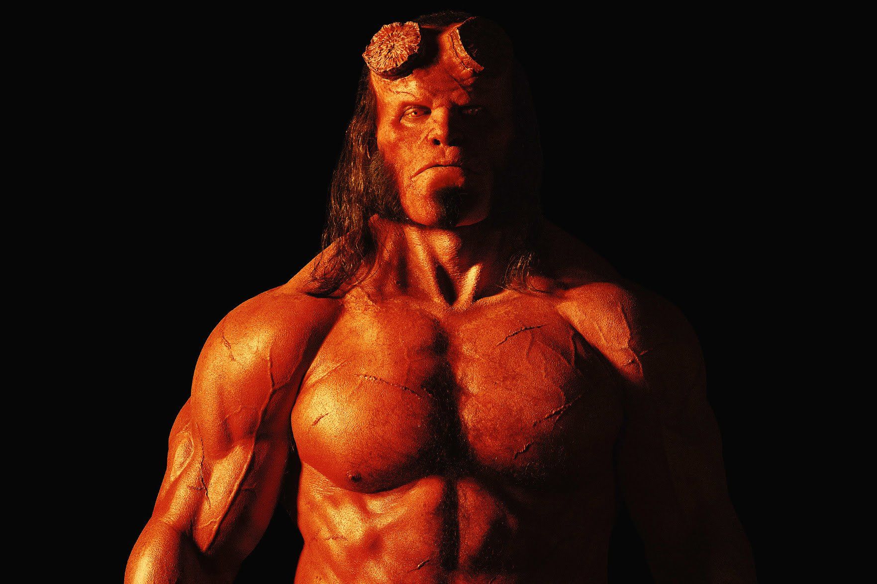 Hellboy: Traerá el infierno contra sus enemigos