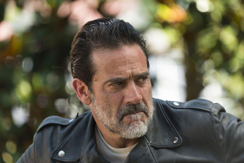 Mira las nuevas imágenes del próximo episodio de The Walking Dead con Negan llegando a Alexandria