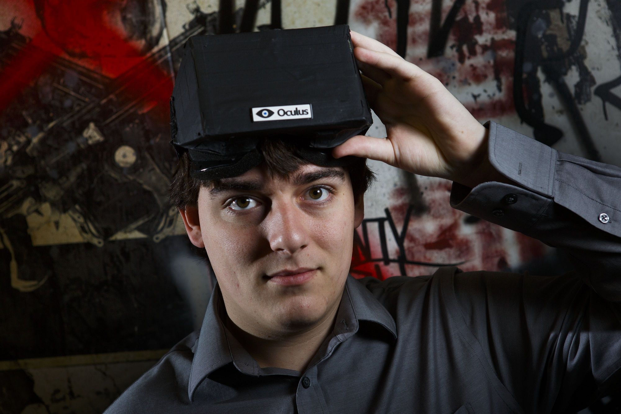 Palmer Luckey es partidario de Donald Trump y financia una página de memes contra Hillary Clinton