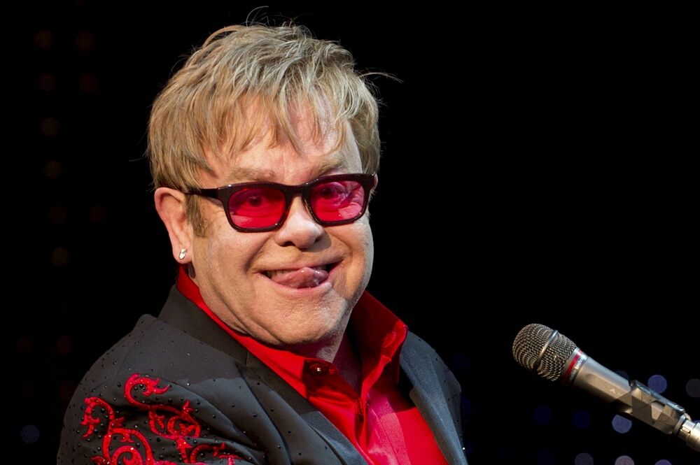 Elton John está negociando para aparecer en Kingsman 2