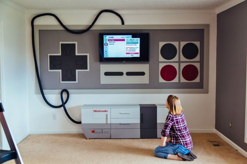 El salón de una casa se convierte en un NES gigante
